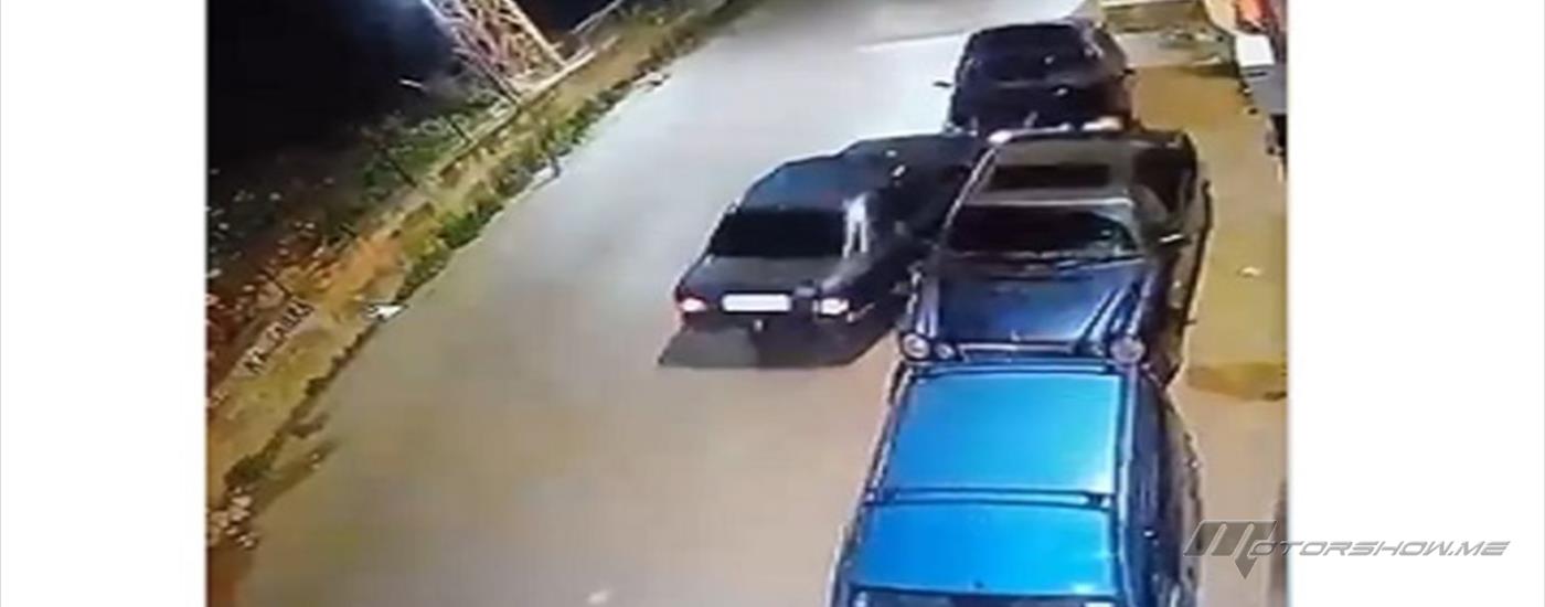 سيارة بزجاج داكن تصطدم بسيارتين… والسائق يغادر المكان دون معرفة هويته