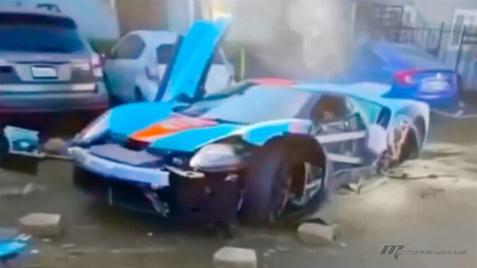 فيديو يوثق لحظة تحطم فورد GT نادرة تتجاوز قيمتها المليون دولار 