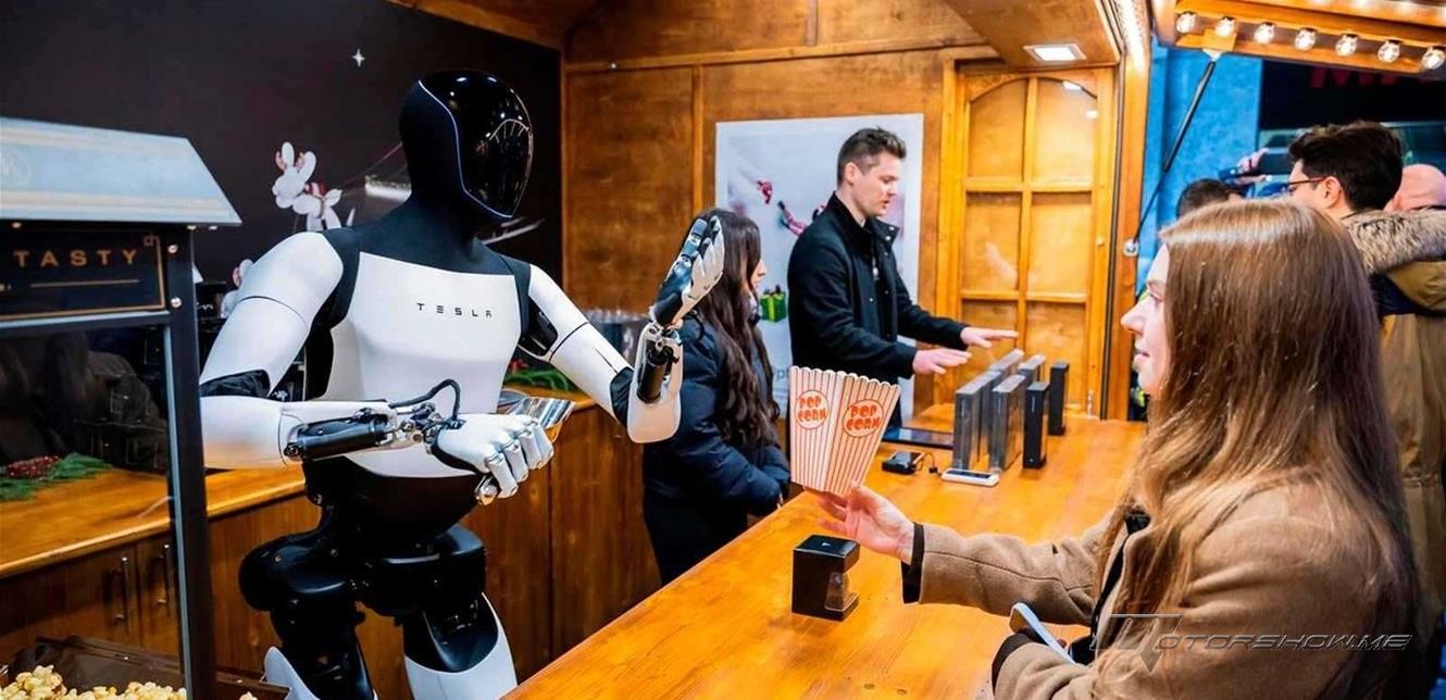 تسلا تعرض روبوتها «أوبتيموس» في سوق عيد الميلاد ببرلين