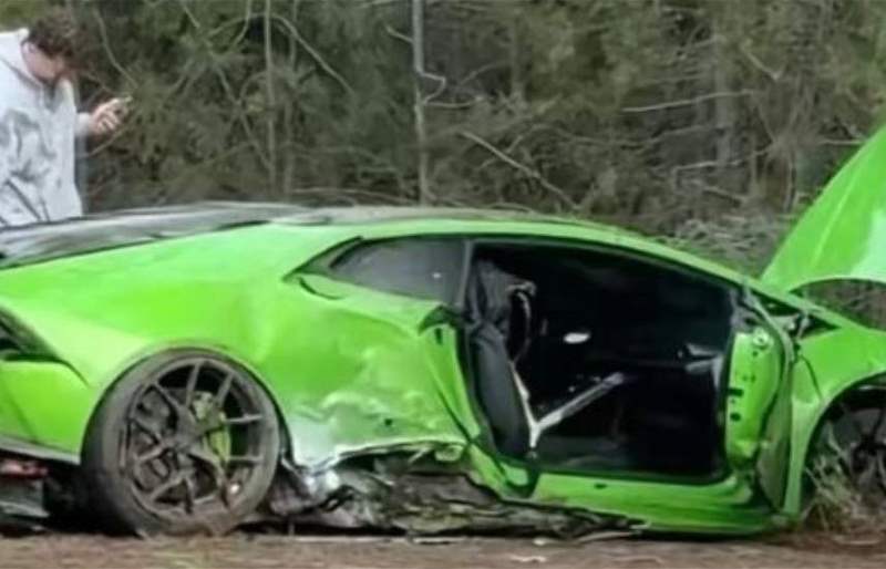 يوتيوبر يتسبب بتحطيم لامبورغيني هوراكان