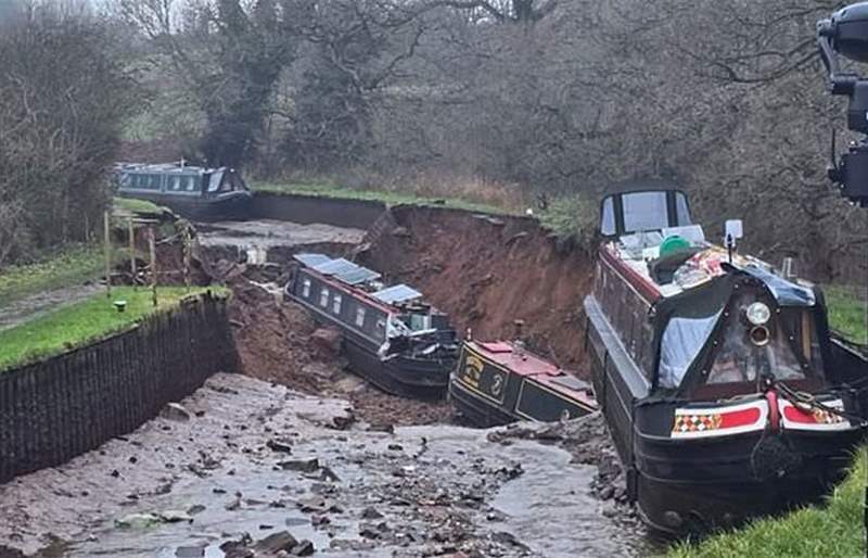 إعلان حالة طوارئ بعد تشكّل حفرة ضخمة في قناة مائية بمقاطعة شروبشاير البريطانية