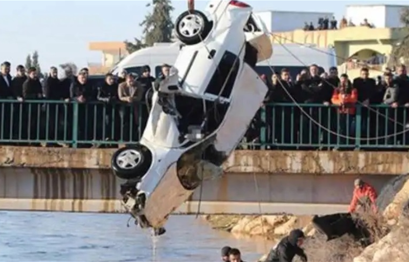 العثور على جثة رجل مفقود بعد انقلاب سيارته في نهر تل أبيض قرب الحدود السورية التركية