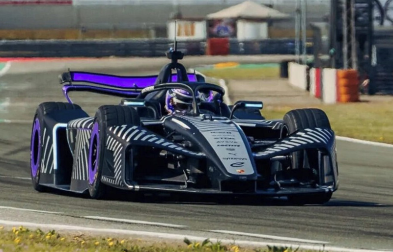 بورشه تكشف 975 RSE… جيل جديد من أداء فورمولا إي