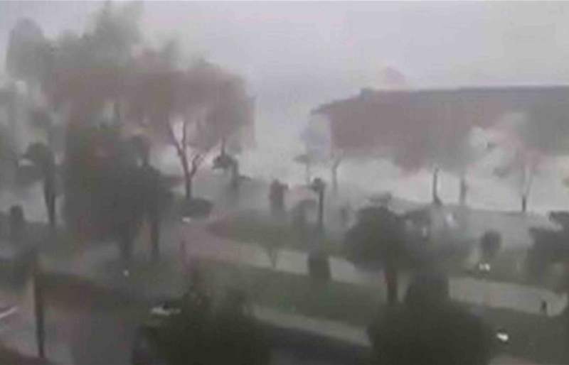 بالفيديو: سفينة تنشطر إلى نصفين