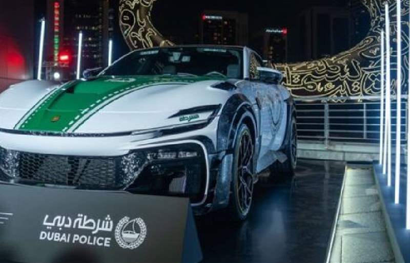 شرطة دبي تضيف فيراري بوروسانغوي معدلة إلى أسطولها الفاخر