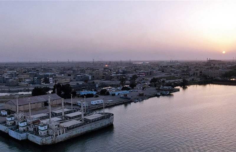 انتشال يخت الملك فيصل الثاني بعد 22 عامًا غارقًا في ميناء المعقل بالبصرة