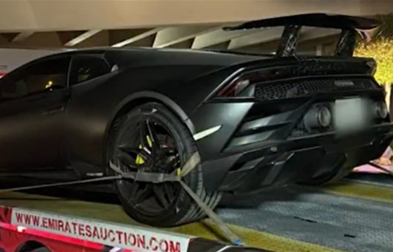 شرطة دبي توقف لامبورغيني معدّلة بسبب قيادة متهورة على الطريق العام