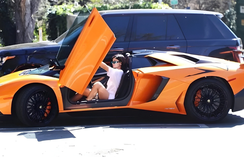 مجموعة سيارات كايلي جينر: عالم من الفخامة يتجاوز حدود التنقّل