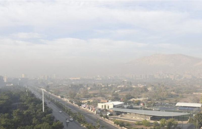 سائق يهدد حياة شرطي مرور في دمشق ويثير غضب السوريين على الإنترنت