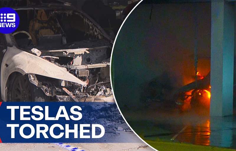 حريق متعمد يستهدف صالة تسلا في سيدني ويُدمّر سيارات داخلها