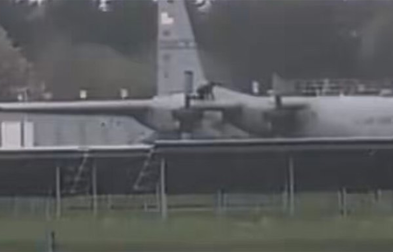 حادث أمني في أيرلندا: اعتقال رجل اقتحم منطقة محظورة وألحق أضرارًا بطائرة