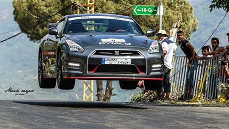 Nissan GTR 1000hp Flying and Racing